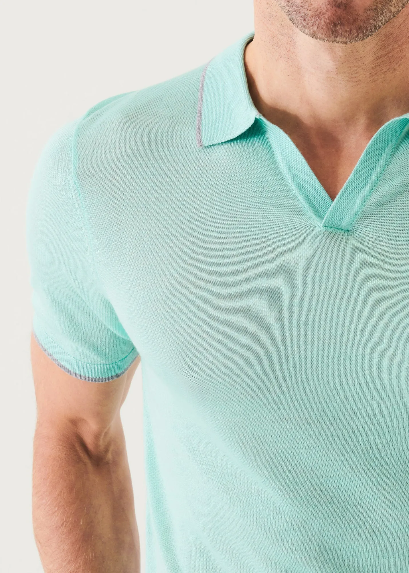 LIGHTWEIGHT MERINO BLEND OPEN POLO