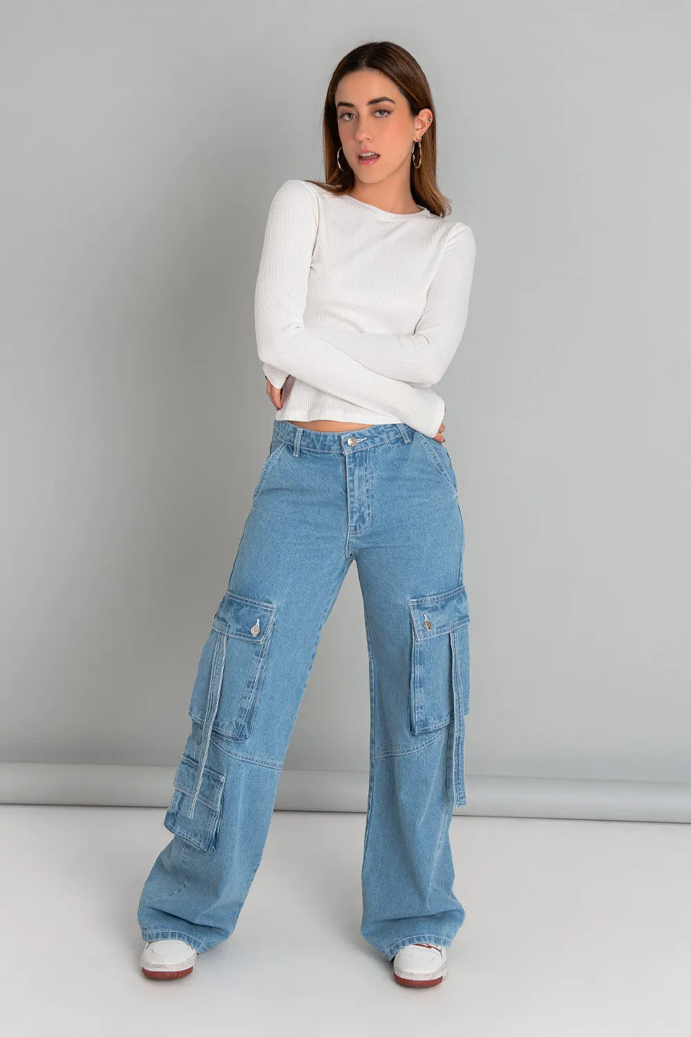 Pantalón cargo multipocket de denim fit wide leg