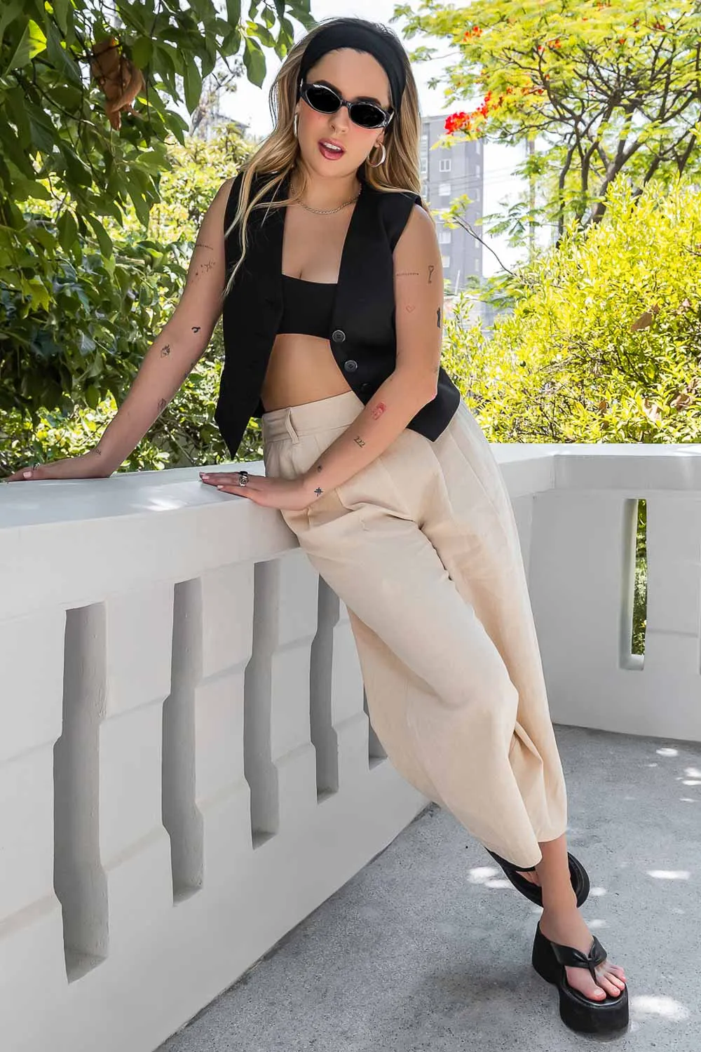 Pantalón de lino fit culotte con pinzas