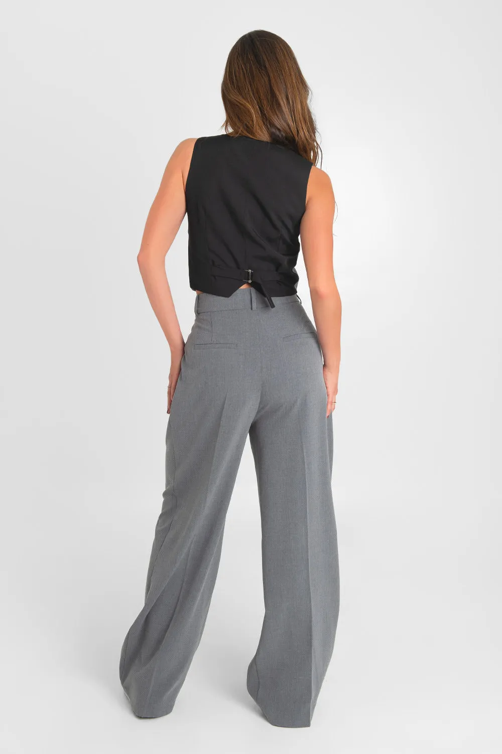 Pantalón fit wide leg con pinzas argolla