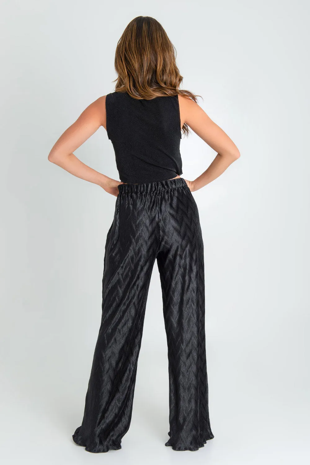 Pantalón satinado wide leg con textura