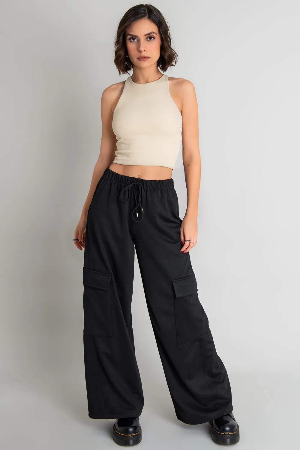 Pantalón wide leg cargo cintura alta con jareta